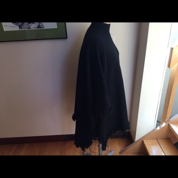 Cape - Picture 2 of 5